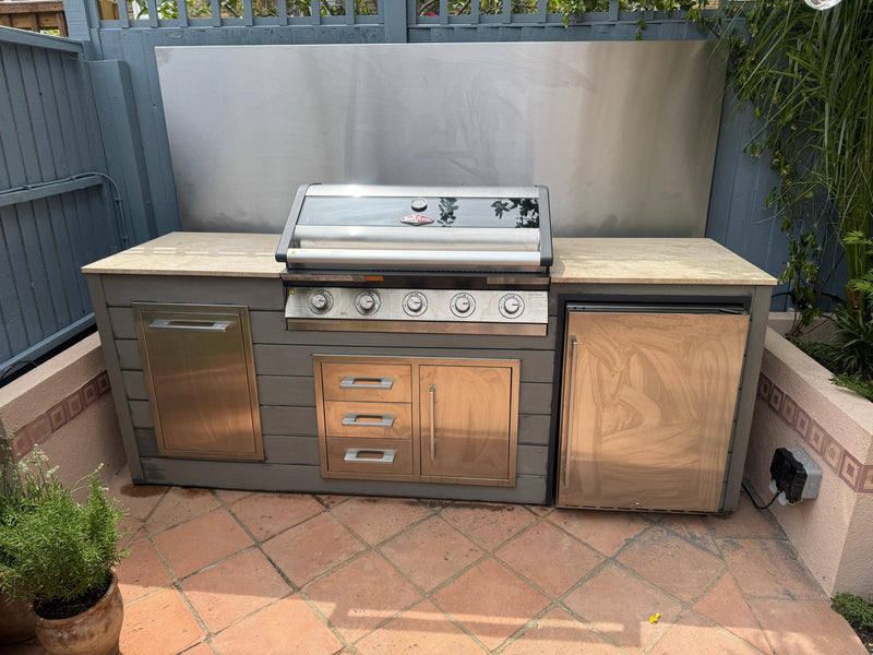 The Alpha Forge Outdoor Kitchen Beefeater 1600S Built-In 5 Burner Gas BBQ | 250cm Light grey