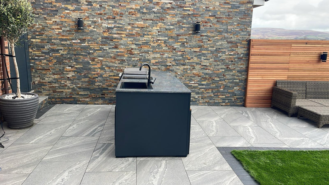 Grillandia Outdoor Kitchen Entertainment Bar and Stools - Brabura L-Class Original 20 Griddle Plus Cover