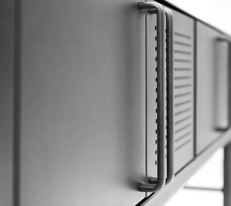 Modern Outdoor Kitchen