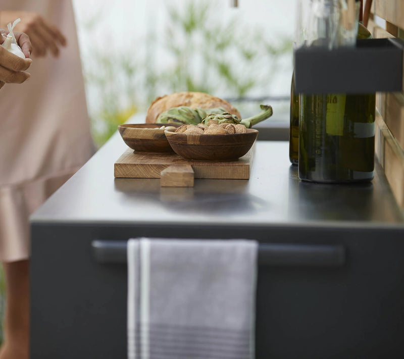 Modern Outdoor Kitchen