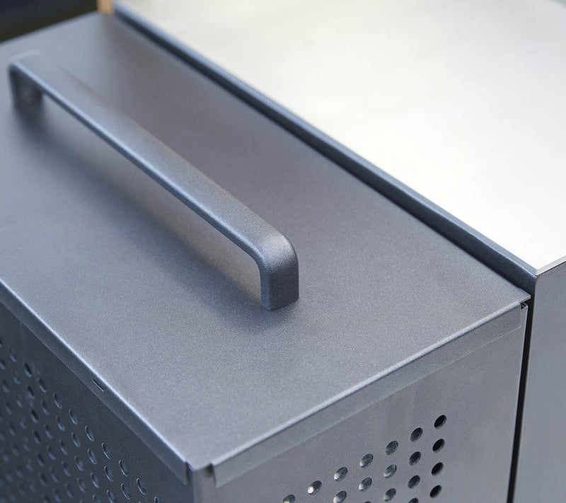 Modern Outdoor Kitchen