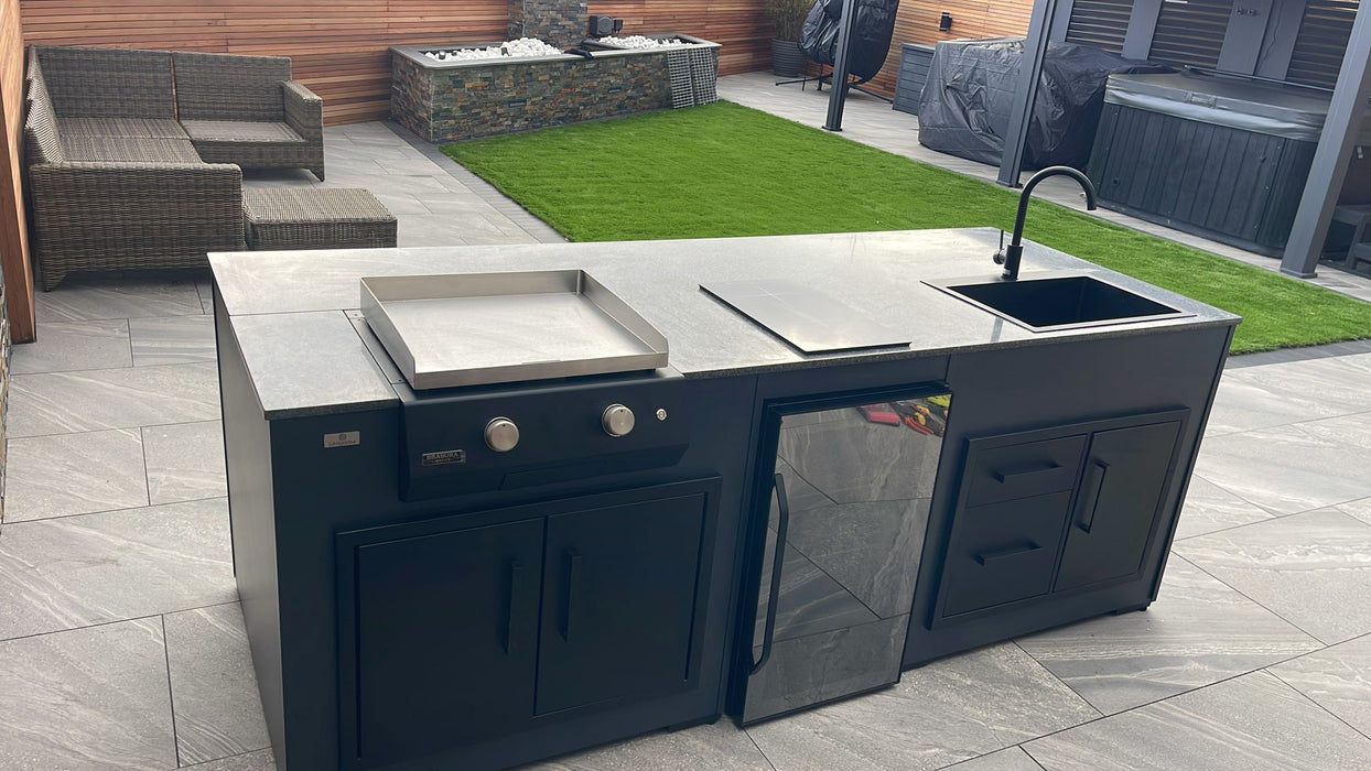 Grillandia Outdoor Kitchen Entertainment Bar and Stools - Brabura L-Class Original 20 Griddle Plus Cover