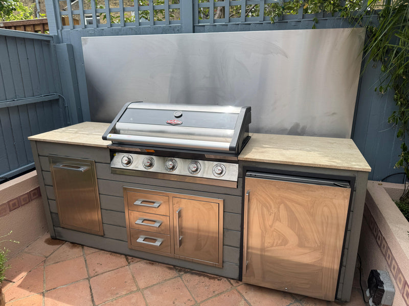 The Alpha Forge Outdoor Kitchen Beefeater 1600S Built-In 5 Burner Gas BBQ | 250cm Light grey