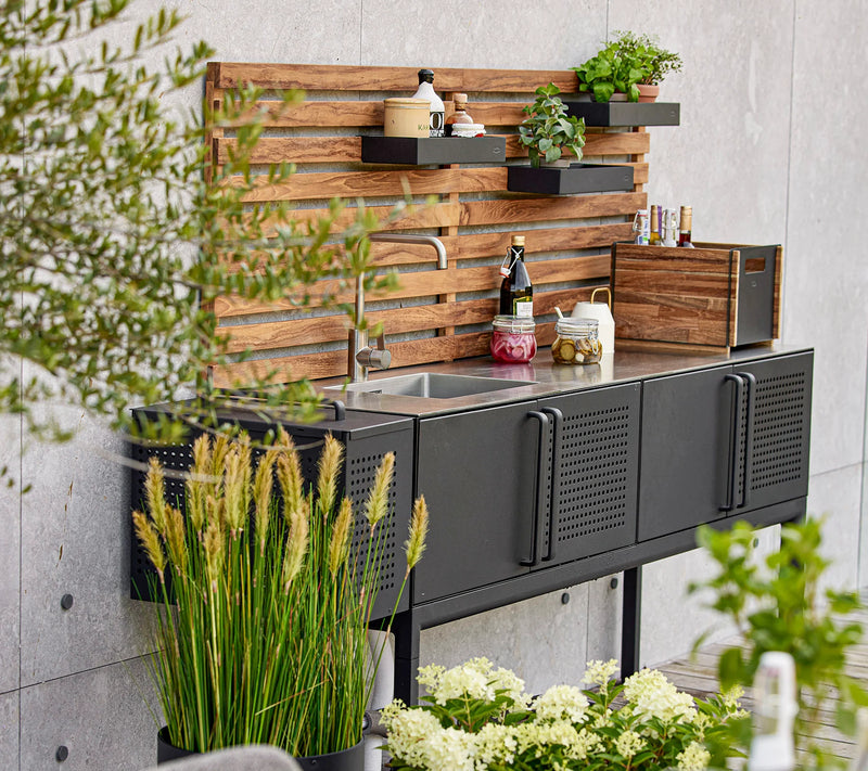 Modern Outdoor Kitchen
