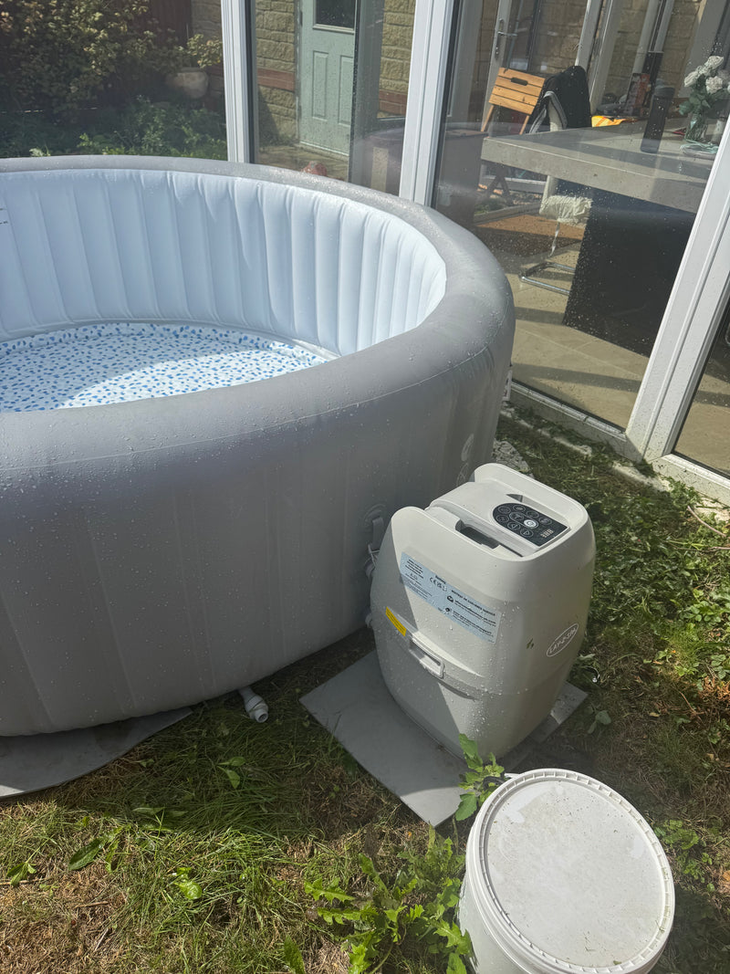 Used once / Lay-Z-Spa Grenada Airjet 93 x 28" Dispatch same day
