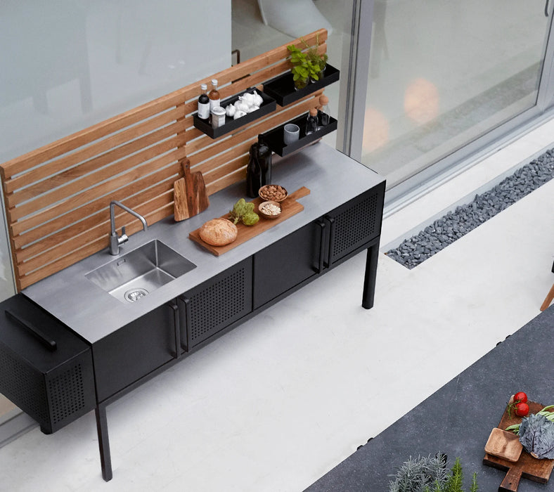 Modern Outdoor Kitchen