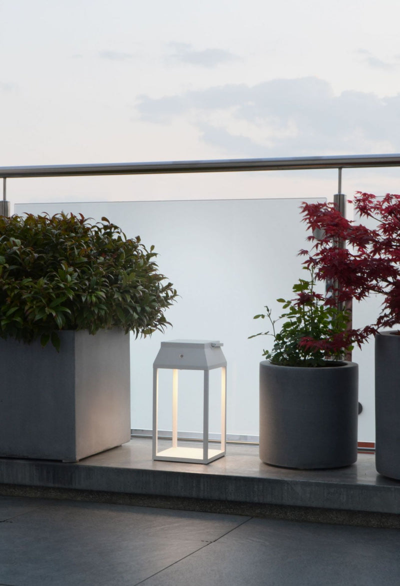 Illuminated Elegance Louis 36 Solar lantern White