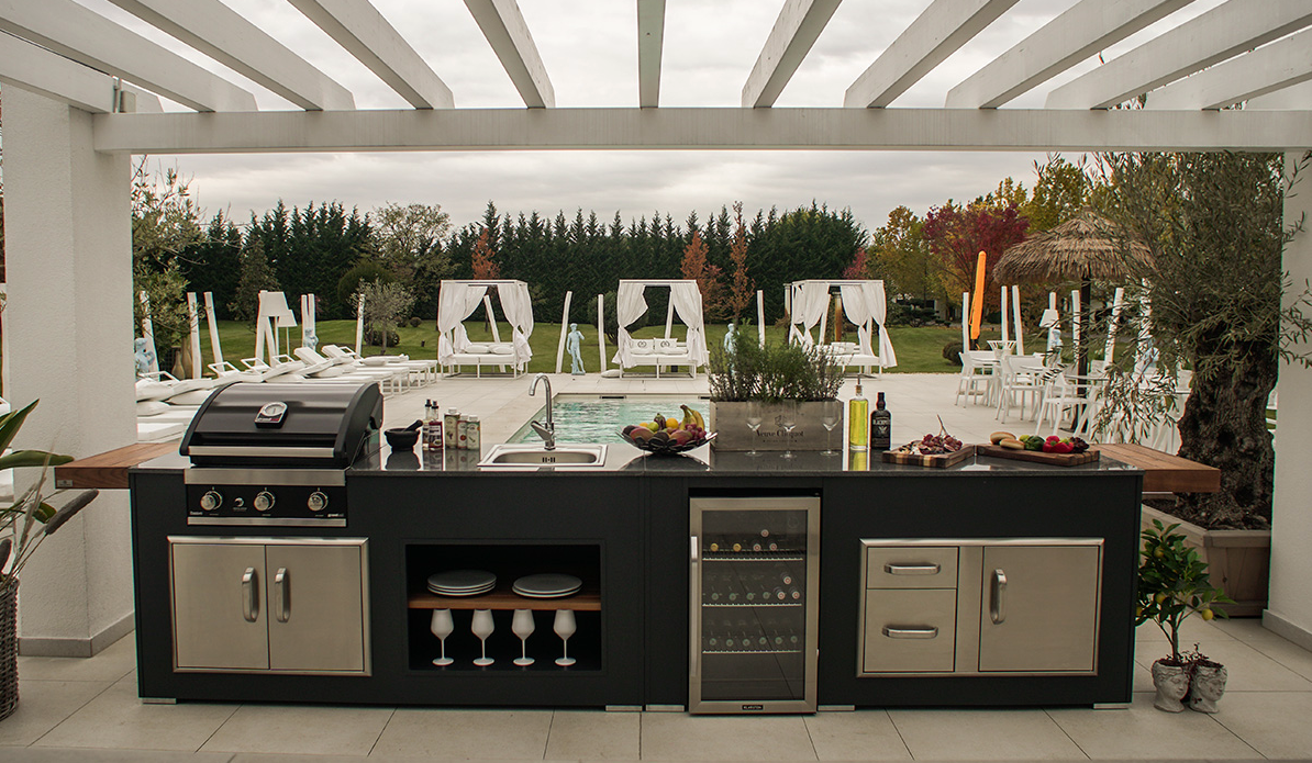 Outdoor Kitchen BeefEater Proline + Sink + Premium Cover - 2.5M