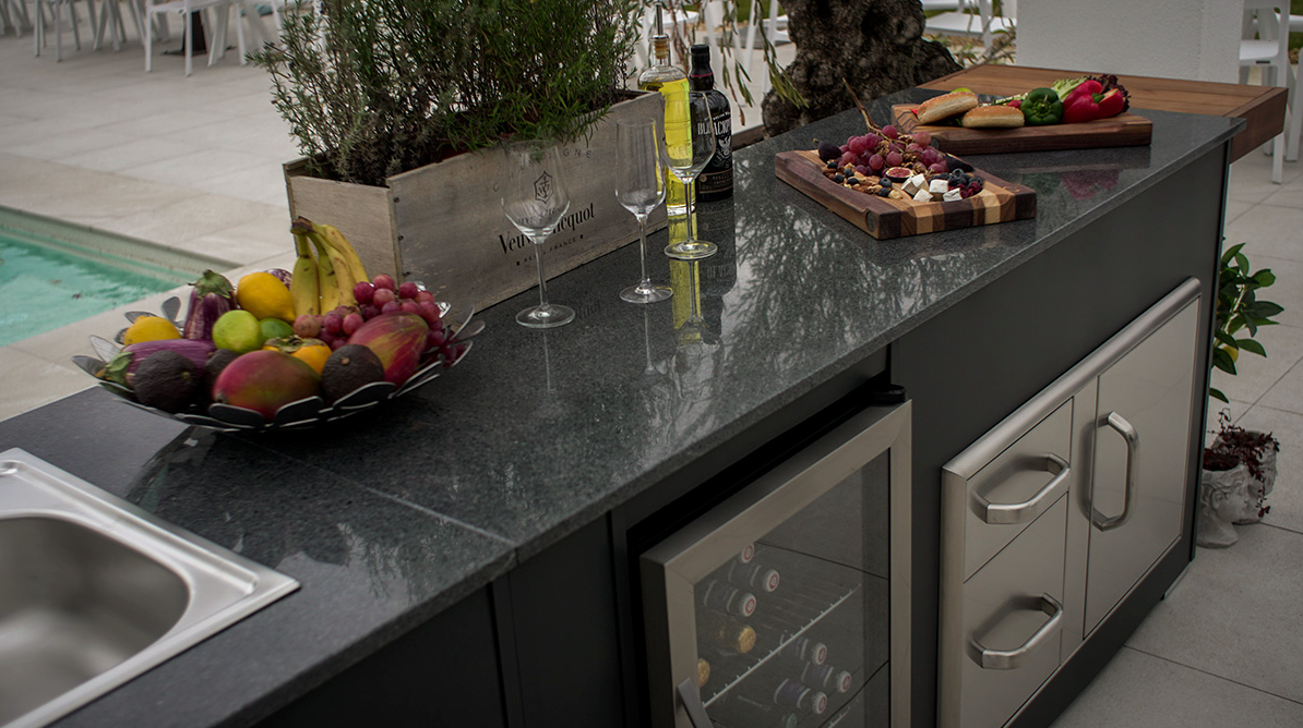 Outdoor Kitchen Fridge + Beefeater 1600S 4B + Sink + Premium Cover - 2.5M