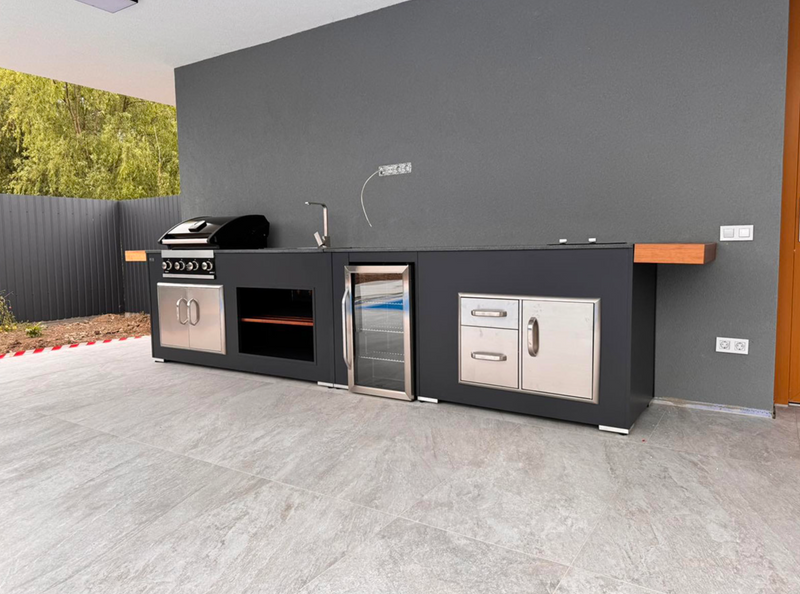 Grillandia Outdoor Kitchen Grandhall 5 burner, Large Green Egg, Sink, Fridge and Weather Cover - 4.4m