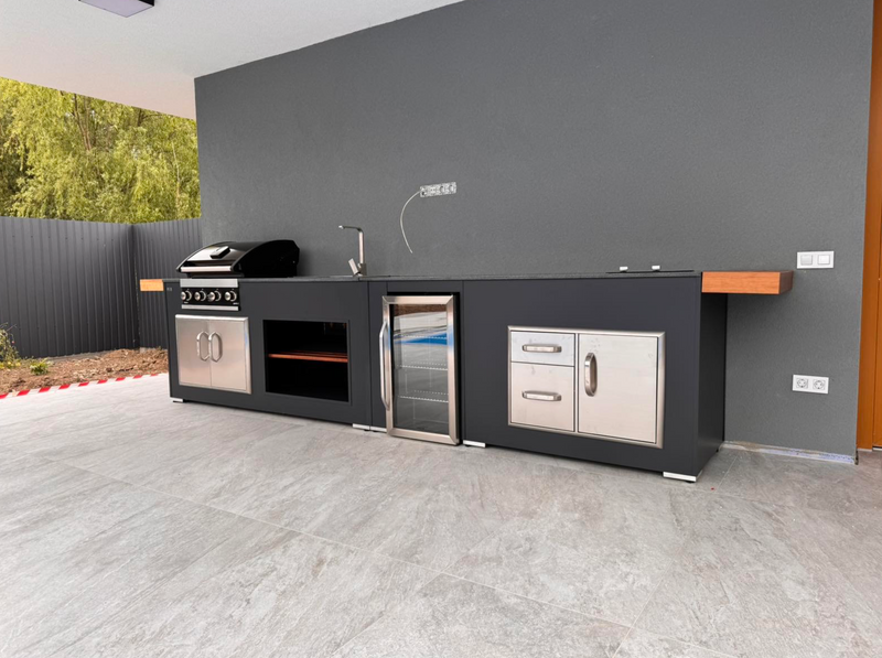 Grillandia Outdoor Kitchen Grandhall 5 burner, Large Green Egg, Sink, Fridge and Weather Cover - 4.4m