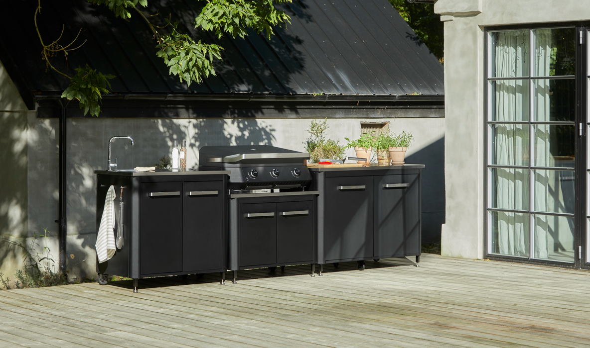 Cozze Outdoor kitchen plus 3 Burner Plancha 800 Gas BBQ and Sink |3M