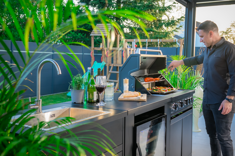 Goriller Outdoor Kitchen | 5-Burner Gas Grill, Sink & Fridge | 2.5m