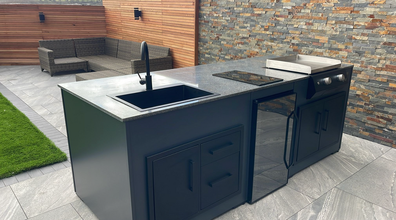 Grillandia Outdoor Kitchen Entertainment Bar and Stools - Brabura L-Class Original 20 Griddle Plus Cover