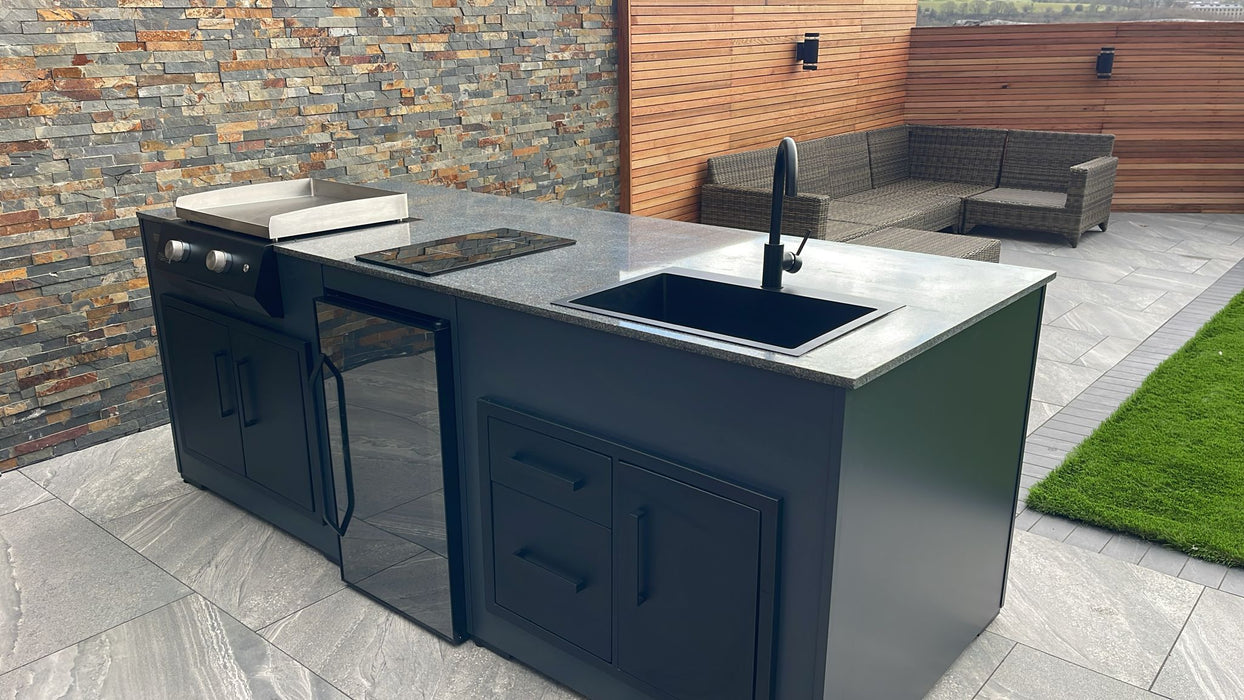 Grillandia Outdoor Kitchen Entertainment Bar and Stools - Brabura L-Class Original 20 Griddle Plus Cover