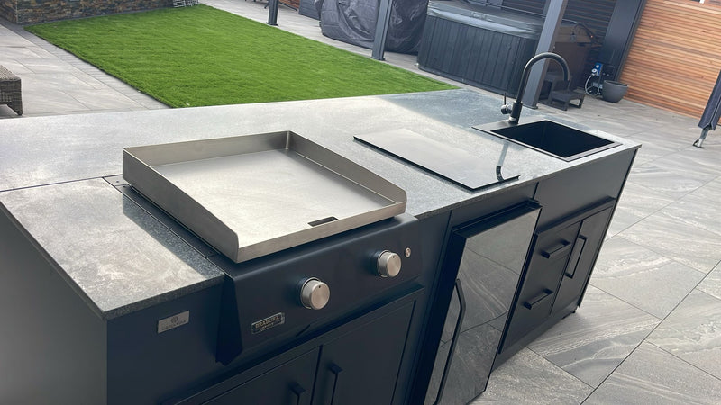 Grillandia Outdoor Kitchen Entertainment Bar and Stools - Brabura L-Class Original 20 Griddle Plus Cover