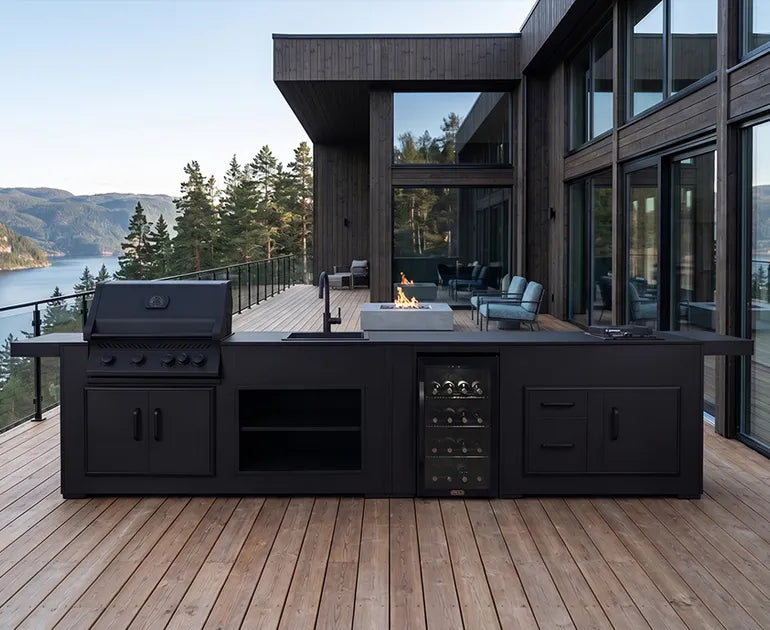 Grillandia Outdoor Kitchen Phantom with Napoleon 4-burner gas grill, Hob, Fridge, and Sink | 4.4M