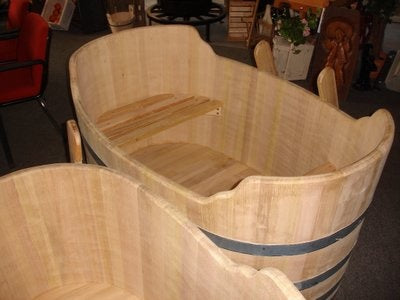 Luxurious oval bathtub medium robinia