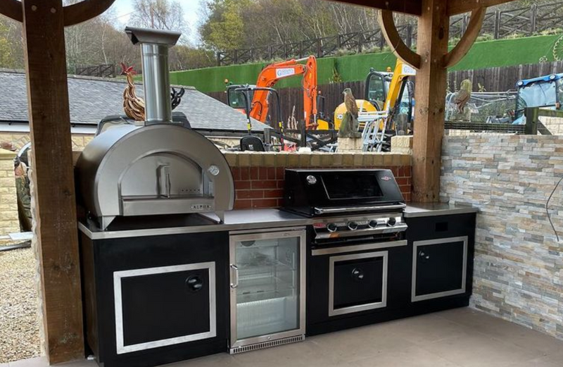 Outdoor Kitchen Piccolo Pizza Oven and Fridge