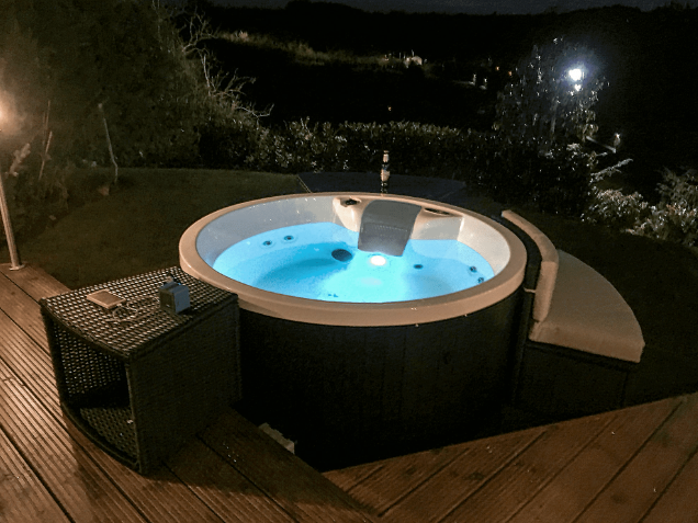 Canadian Spa Company Okanagan UV Patio 4 person Spa