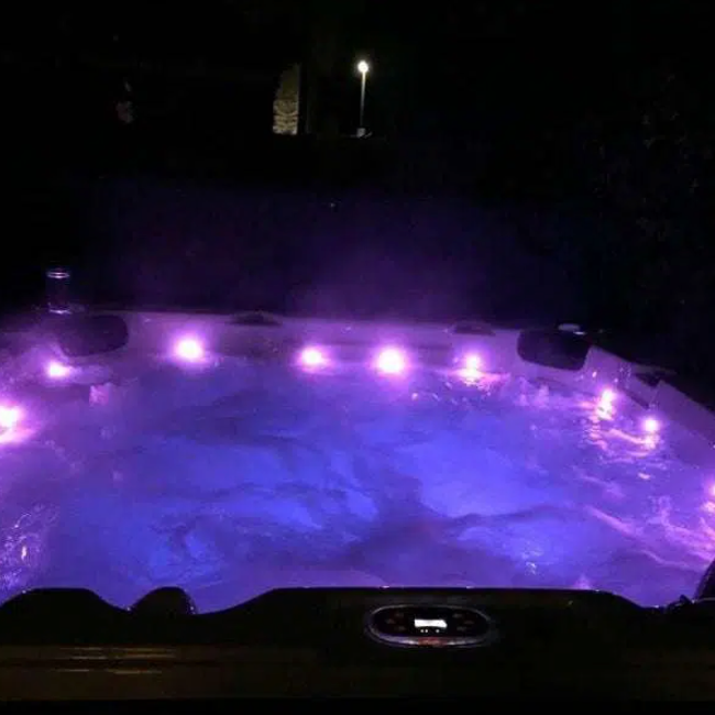 Niagara Hot Tub 60 Jet 6-7 Person