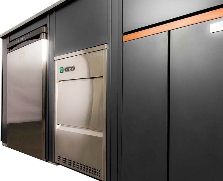 Grillandia Outdoor Bar Entertainment, kegerator, Ice maker and Weather Cover - 2M