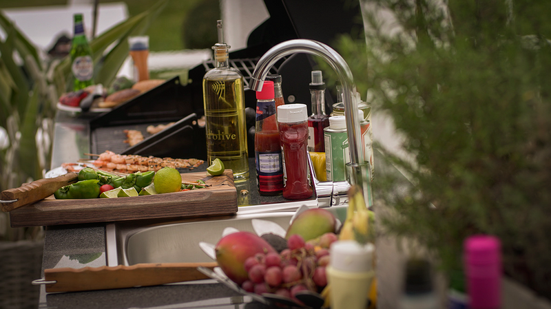 Grillandia Outdoor kitchen U shape, Big Green Egg and Entertainment Center 3m x 5m X 3m