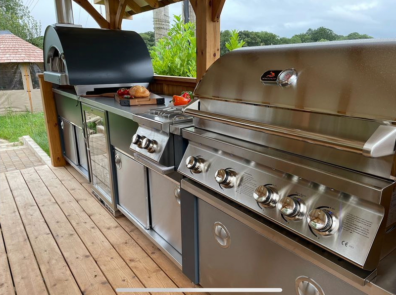 Outdoor kitchen BBQ & Pizza oven