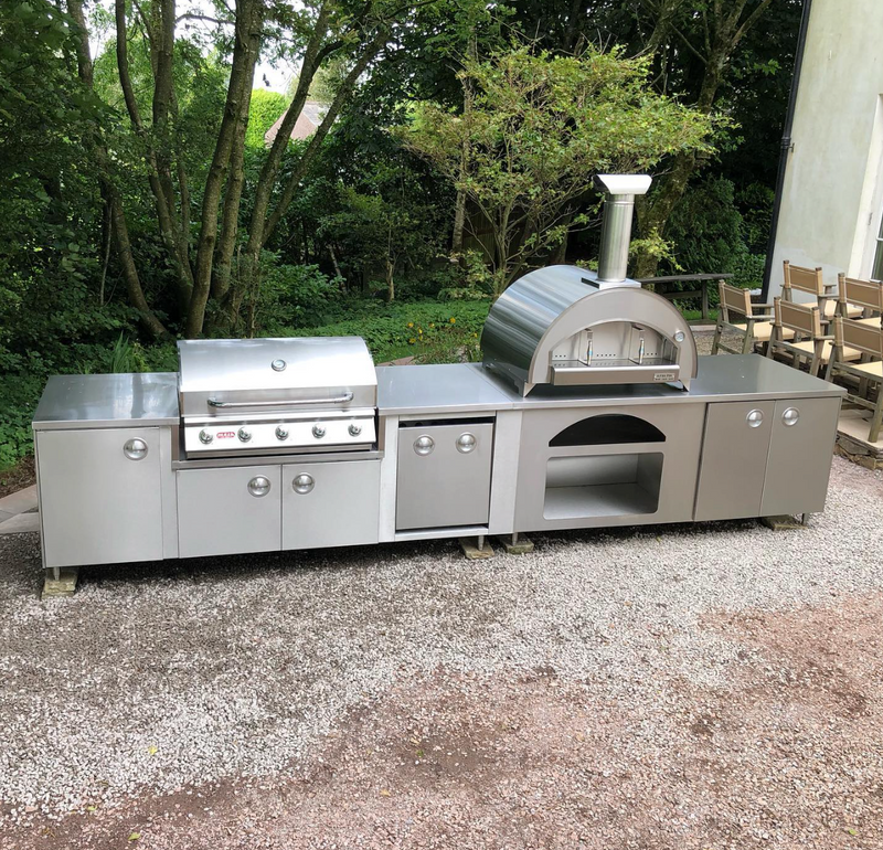 Outdoor kitchen BBQ & Pizza oven
